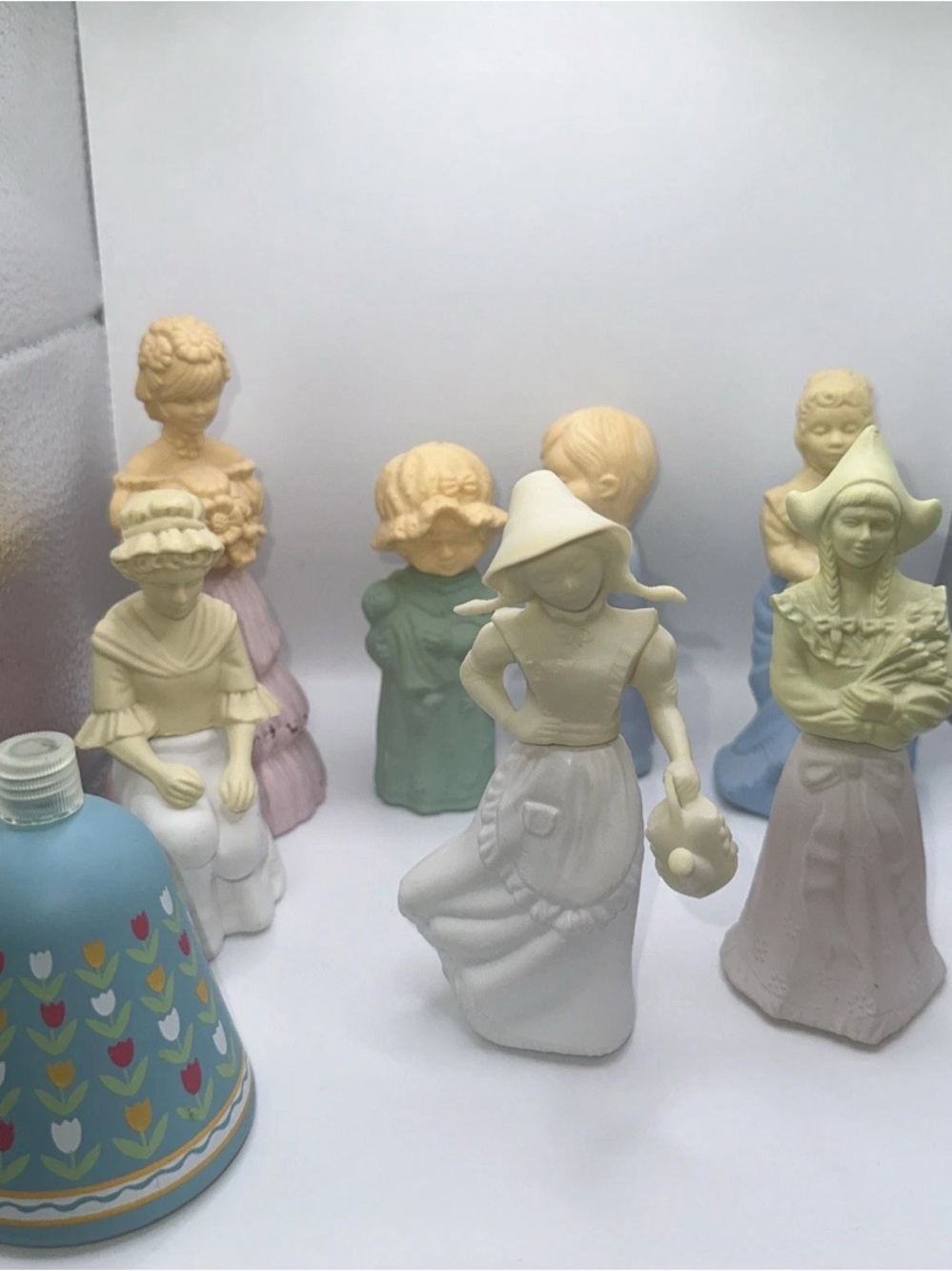 Avon Pastel Ceramic Figurine Set in Cream, Pale Pink, Pale Blue, Pale Green